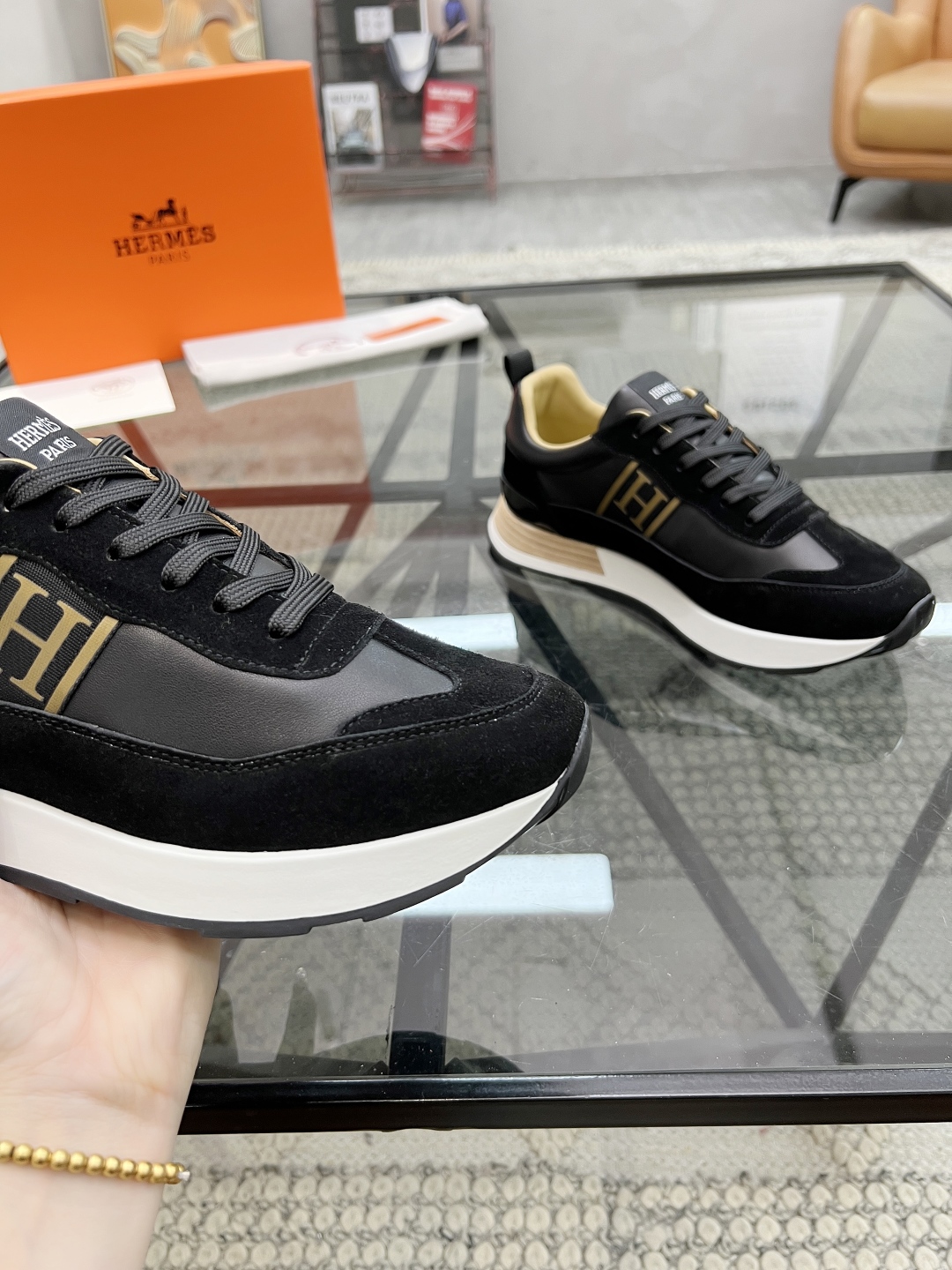  H 🔍顶级代购🇮🇹 爱 炸街男神运动鞋新品来袭专柜同步发售原厂配置，意大利进口牛皮面料，高品质复杂工艺