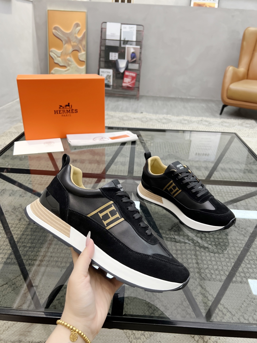  H 🔍顶级代购🇮🇹 爱 炸街男神运动鞋新品来袭专柜同步发售原厂配置，意大利进口牛皮面料，高品质复杂工艺