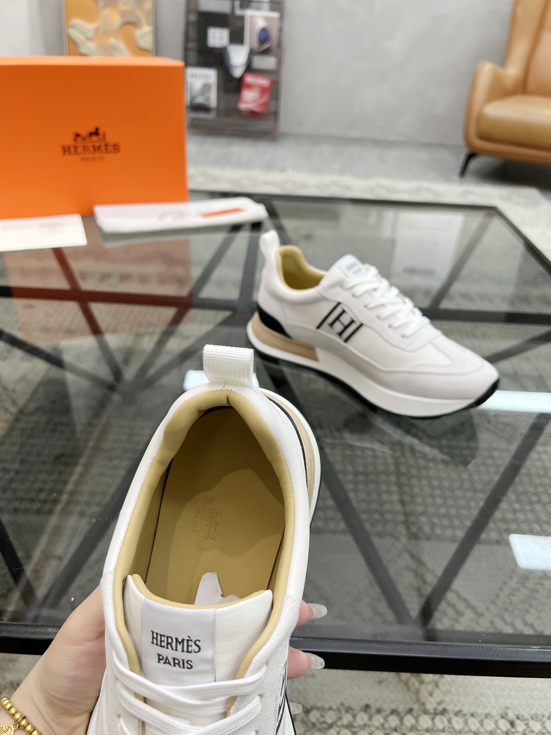  H 🔍顶级代购🇮🇹 爱 炸街男神运动鞋新品来袭专柜同步发售原厂配置，意大利进口牛皮面料，高品质复杂工艺
