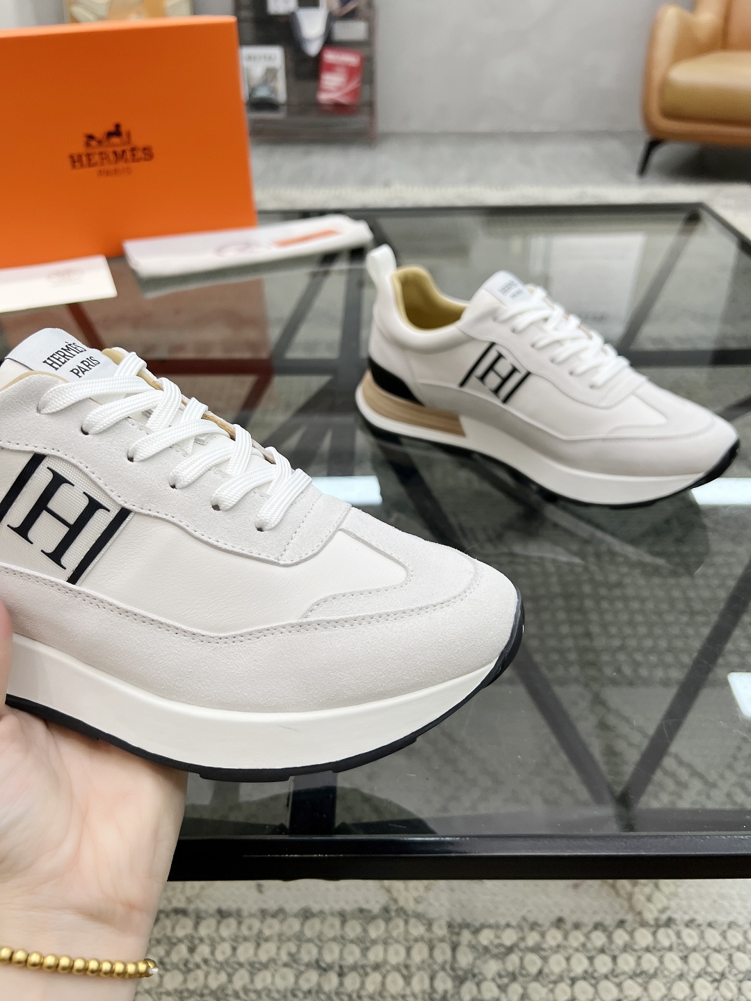  H 🔍顶级代购🇮🇹 爱 炸街男神运动鞋新品来袭专柜同步发售原厂配置，意大利进口牛皮面料，高品质复杂工艺
