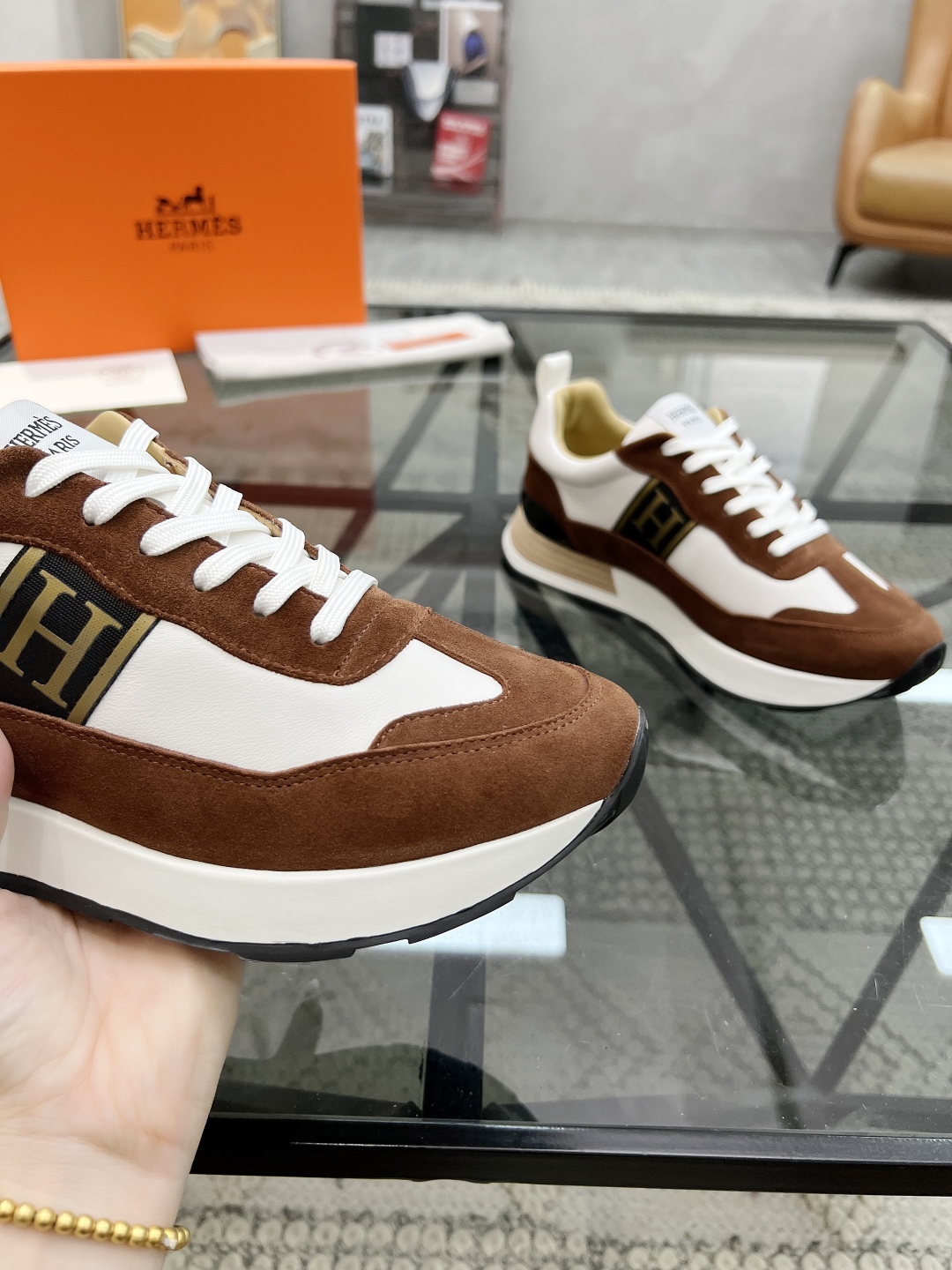  H 🔍顶级代购🇮🇹 爱 炸街男神运动鞋新品来袭专柜同步发售原厂配置，意大利进口牛皮面料，高品质复杂工艺