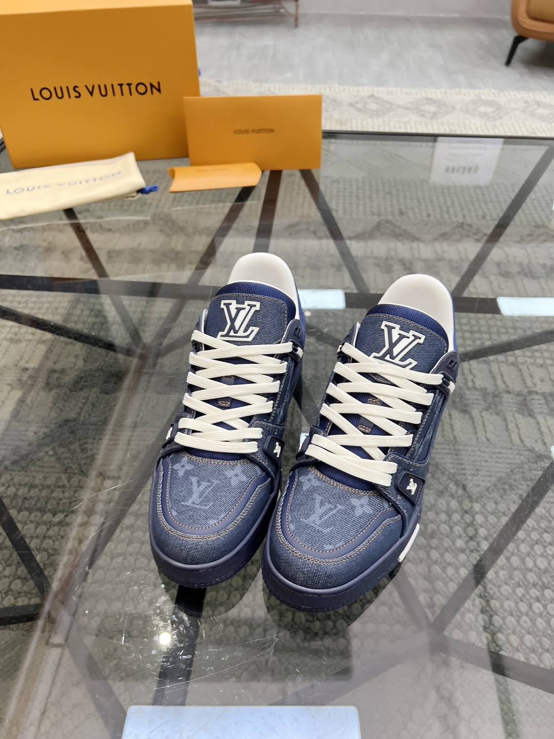  L 🔍顶级代购🇮🇹 路 炸街男神爆款运动板鞋专柜同步，鞋面意大利进口牛仔布面料，缤纷色彩复杂工艺品，进