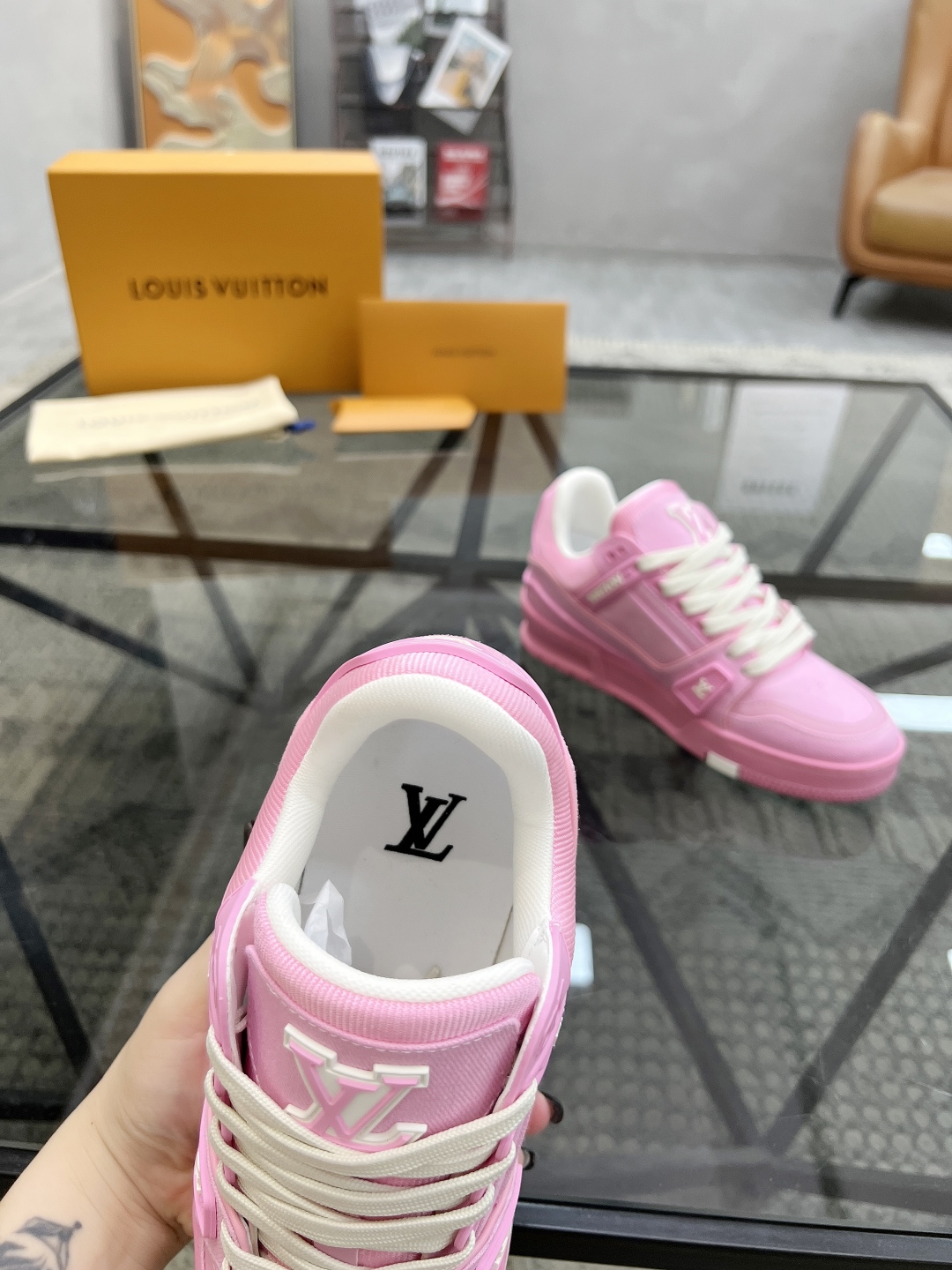  L 🔍顶级代购🇮🇹 路 炸街女神👩爆款运动板鞋专柜同步，鞋面意大利进口牛仔布面料，缤纷色彩复杂工艺品，