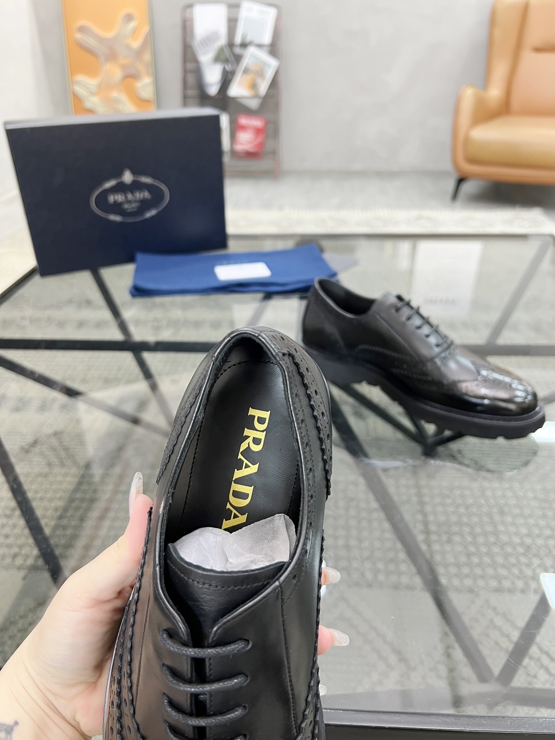  P 🔍顶级代购🇮🇹 普 炸街男神休闲皮鞋系列 专柜同步发售原厂配置，意大利进口原版牛皮面料，进口水染牛