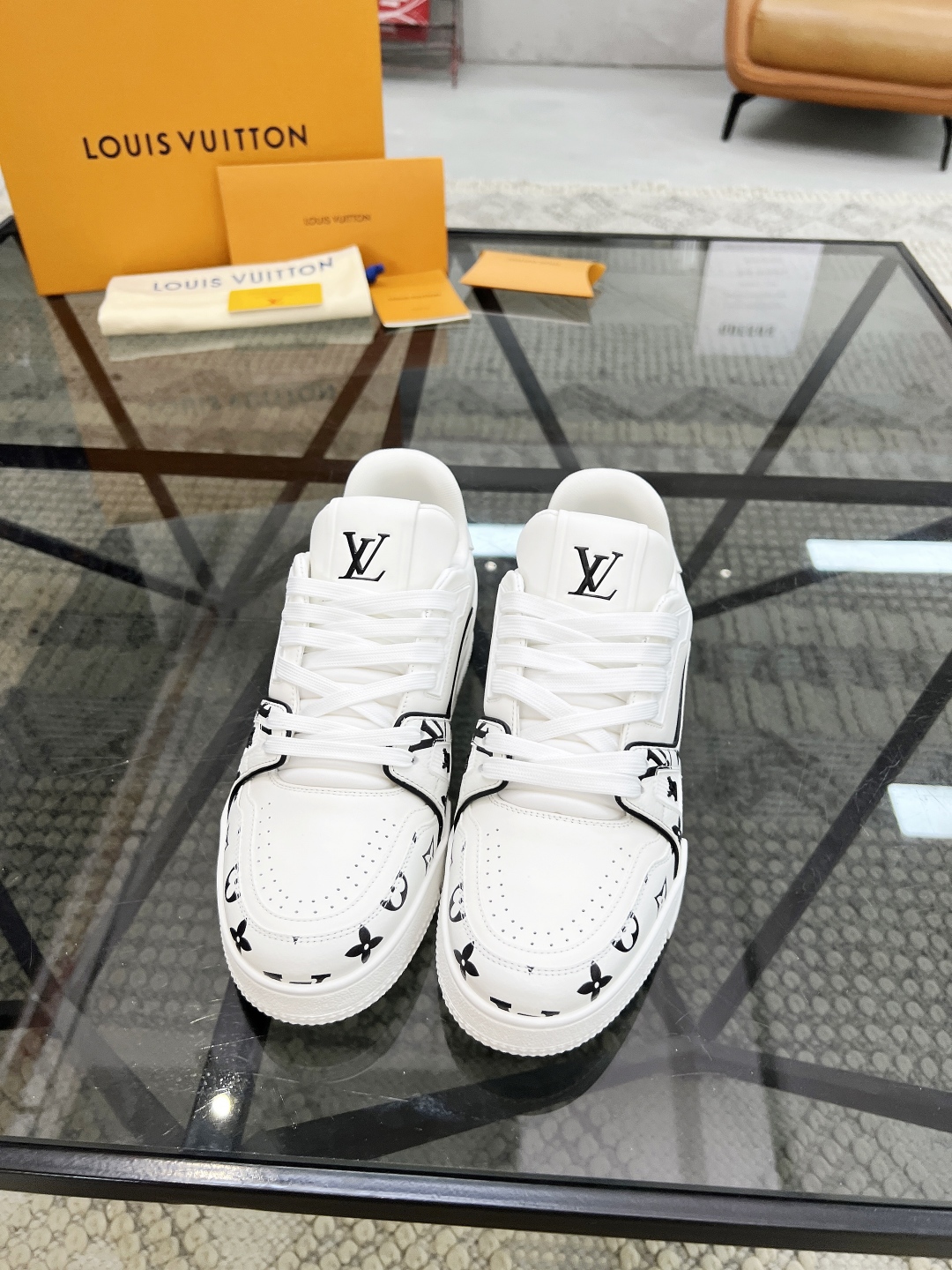  L 🔍顶级代购🇮🇹 路 炸街男神爆款运动板鞋专柜同步，鞋面意大利进口牛皮面料，高品质印花缤纷色彩复杂拼