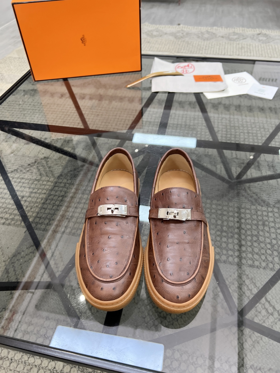  H 🔍顶级代购🇮🇹 爱 炸街男神套脚休闲鞋新品来袭专柜同步发售原厂配置，意大利进口原版牛皮面料，高品质