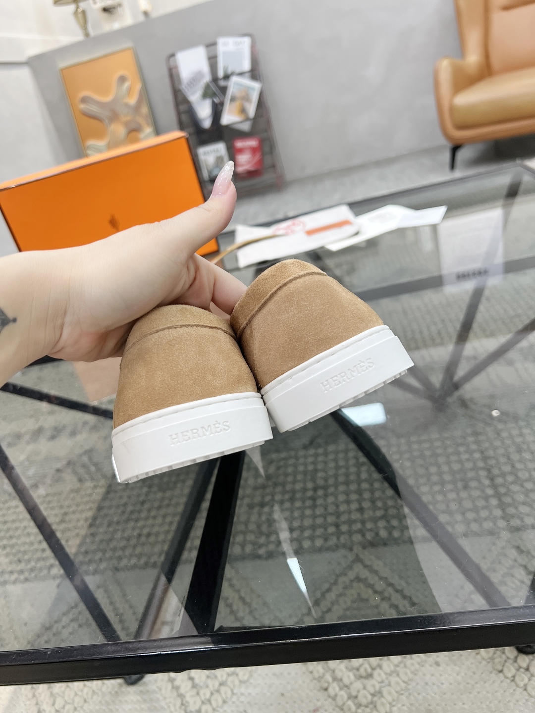  H 🔍顶级代购🇮🇹 爱 炸街男神套脚休闲鞋新品来袭专柜同步发售原厂配置，意大利进口原版牛皮面料，高品质