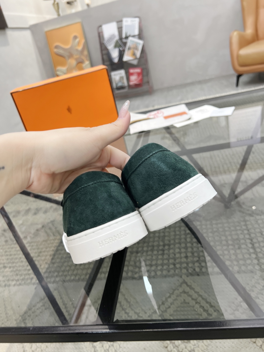  H 🔍顶级代购🇮🇹 爱 炸街男神套脚休闲鞋新品来袭专柜同步发售原厂配置，意大利进口原版牛皮面料，高品质