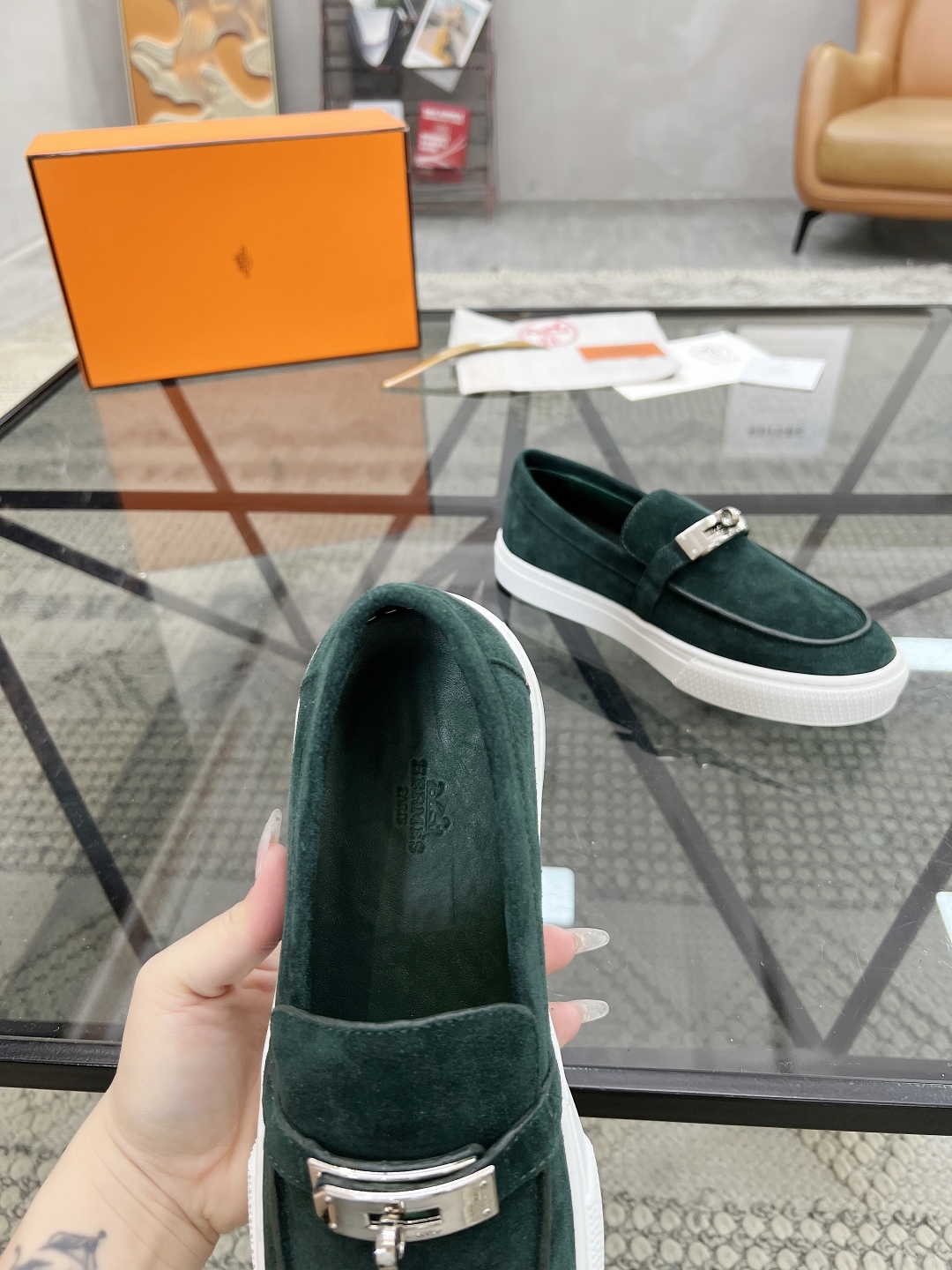  H 🔍顶级代购🇮🇹 爱 炸街男神套脚休闲鞋新品来袭专柜同步发售原厂配置，意大利进口原版牛皮面料，高品质