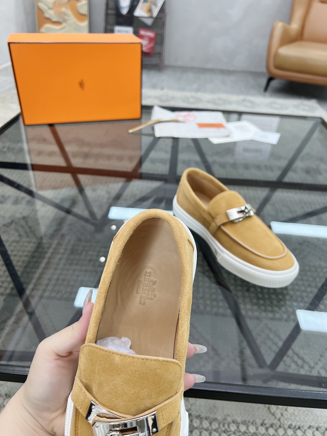  H 🔍顶级代购🇮🇹 爱 炸街男神套脚休闲鞋新品来袭专柜同步发售原厂配置，意大利进口原版牛皮面料，高品质