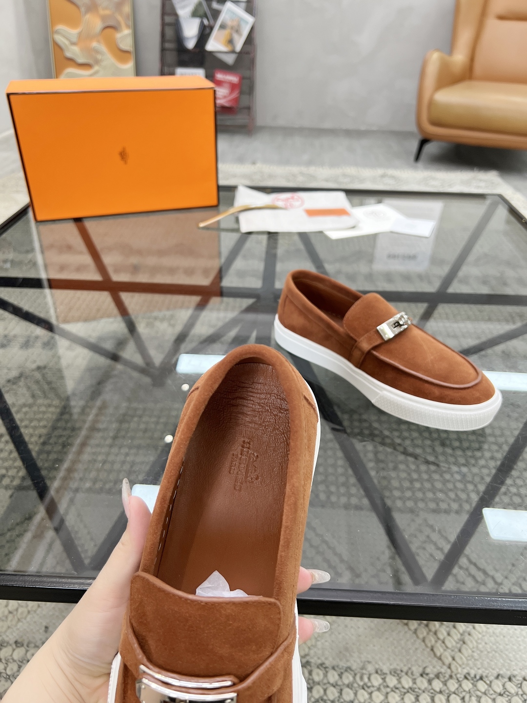  H 🔍顶级代购🇮🇹 爱 炸街男神套脚休闲鞋新品来袭专柜同步发售原厂配置，意大利进口原版牛皮面料，高品质