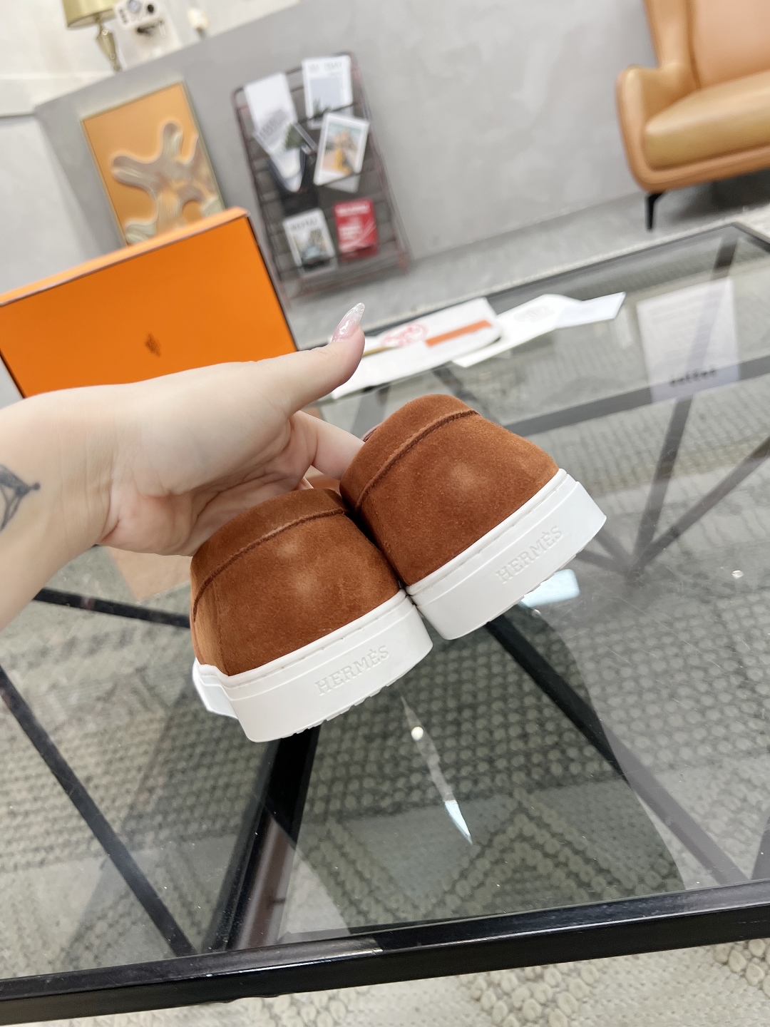  H 🔍顶级代购🇮🇹 爱 炸街男神套脚休闲鞋新品来袭专柜同步发售原厂配置，意大利进口原版牛皮面料，高品质