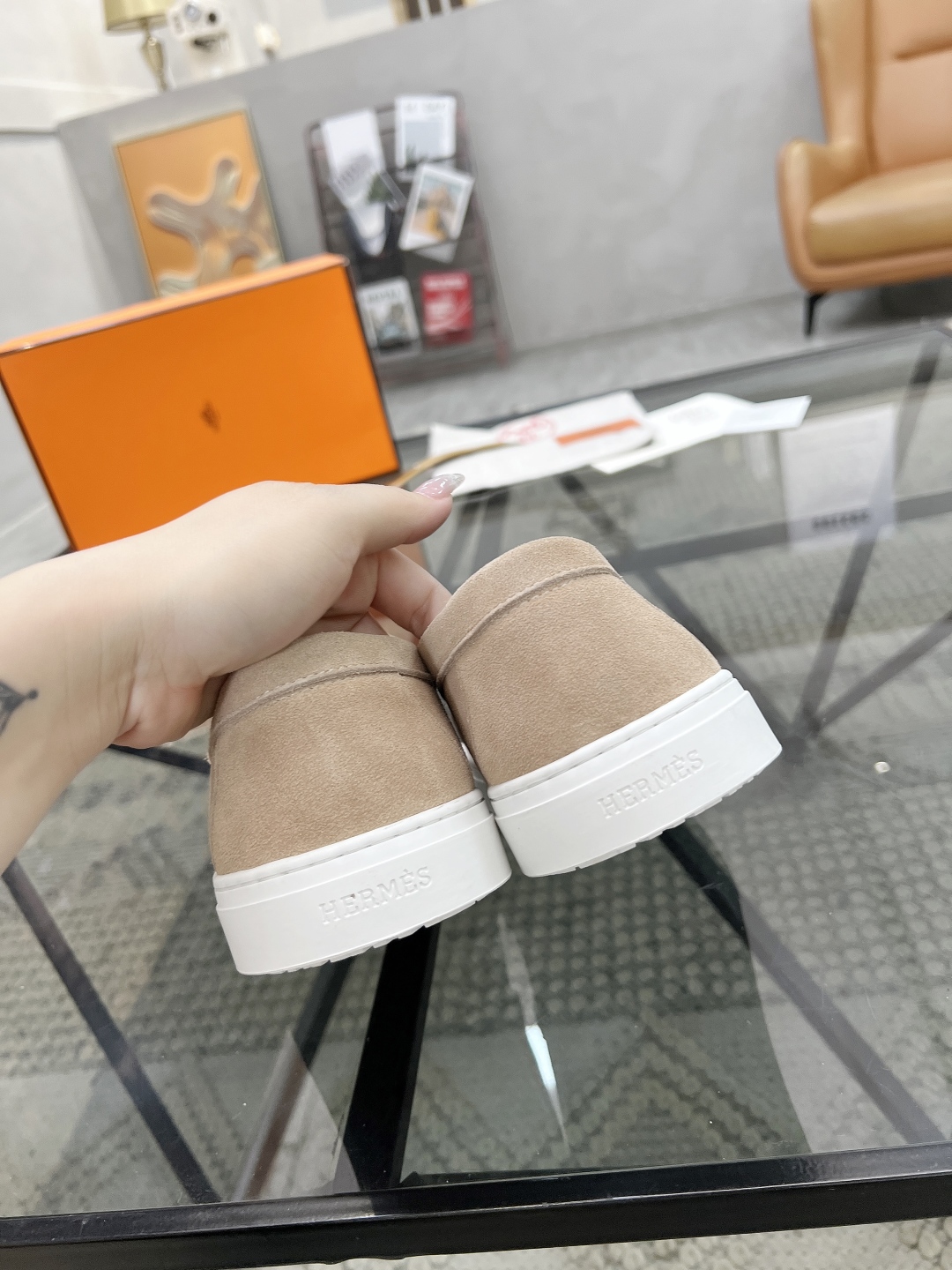  H 🔍顶级代购🇮🇹 爱 炸街男神套脚休闲鞋新品来袭专柜同步发售原厂配置，意大利进口原版牛皮面料，高品质