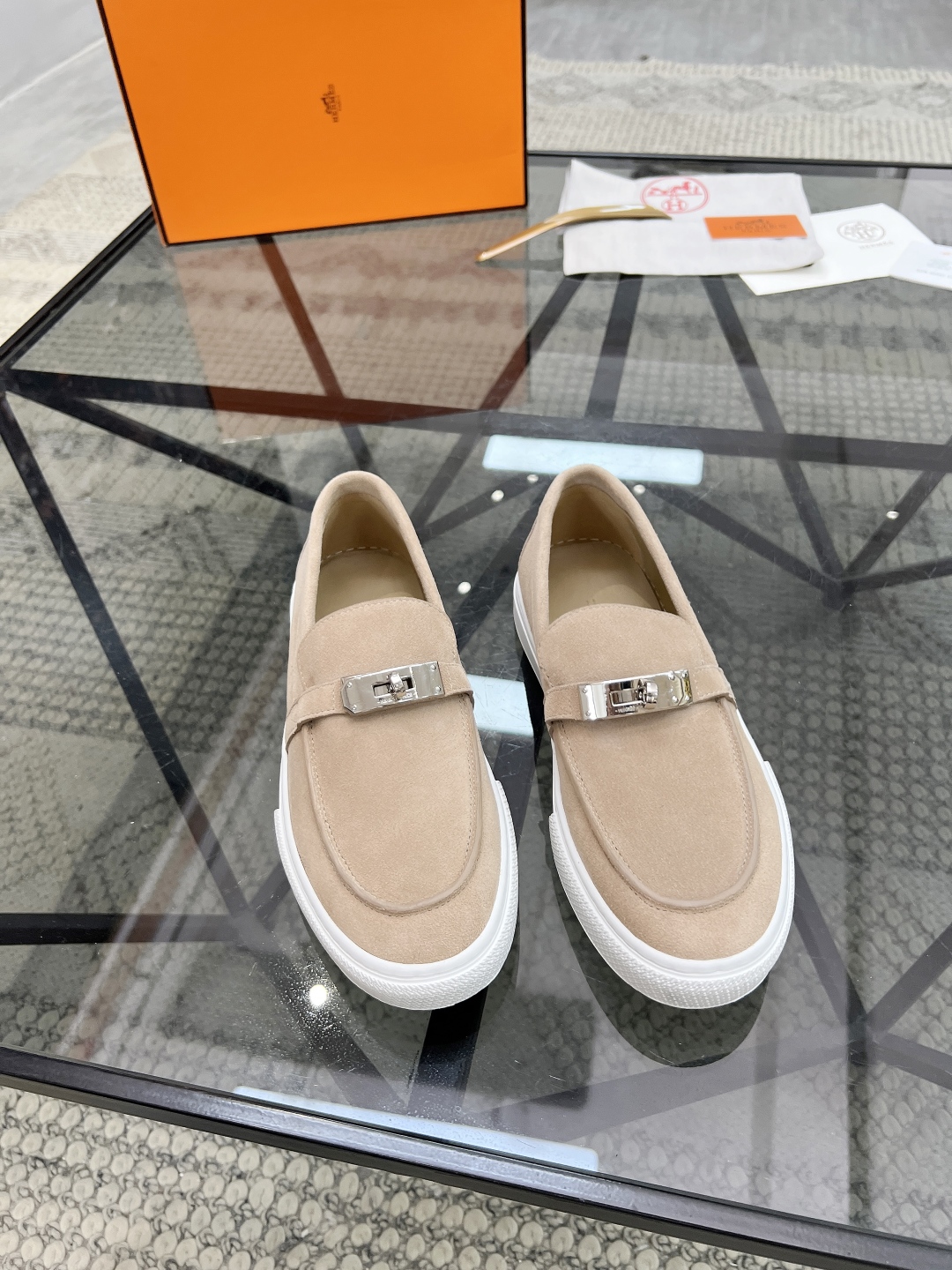  H 🔍顶级代购🇮🇹 爱 炸街男神套脚休闲鞋新品来袭专柜同步发售原厂配置，意大利进口原版牛皮面料，高品质
