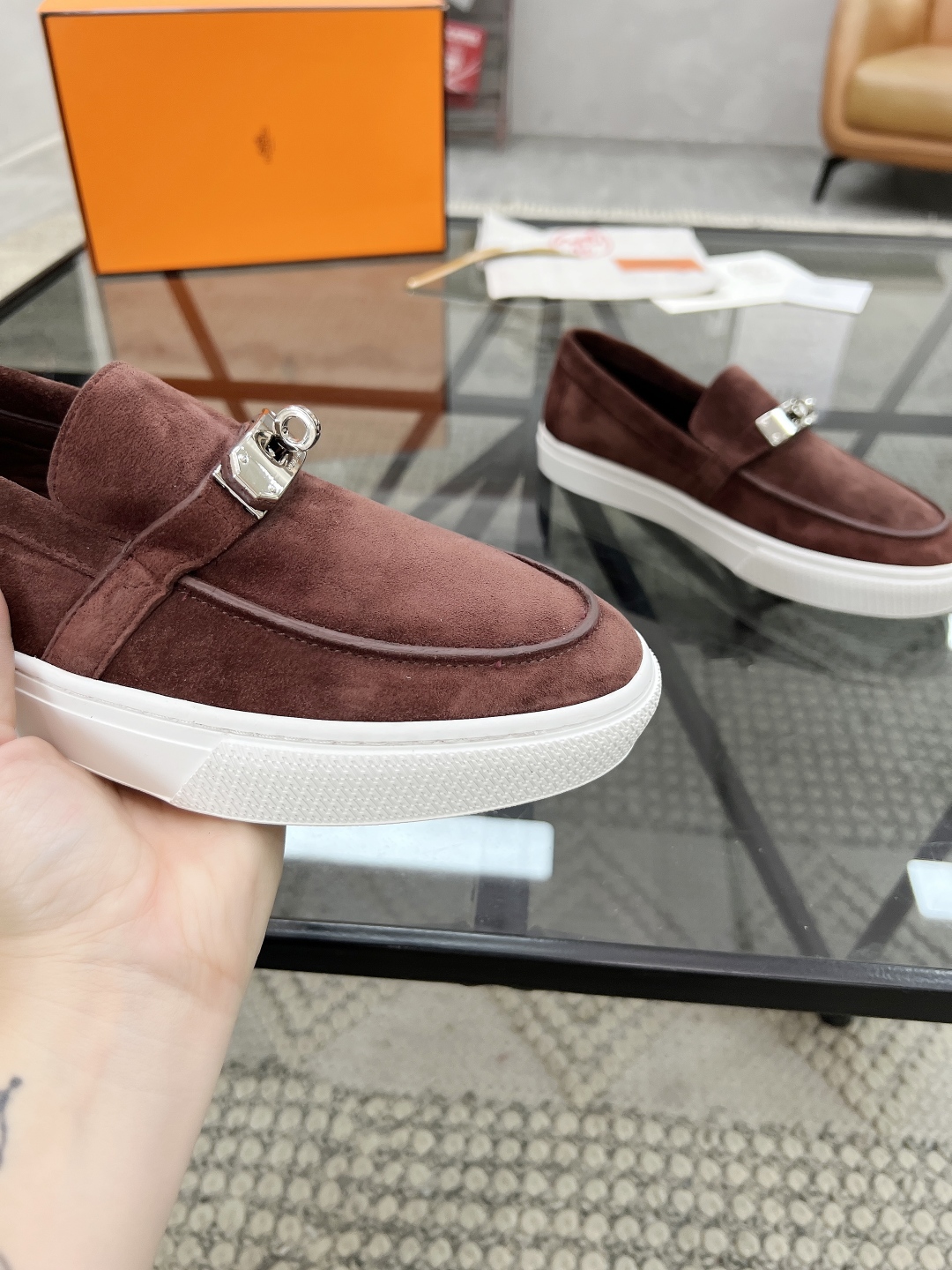  H 🔍顶级代购🇮🇹 爱 炸街男神套脚休闲鞋新品来袭专柜同步发售原厂配置，意大利进口原版牛皮面料，高品质