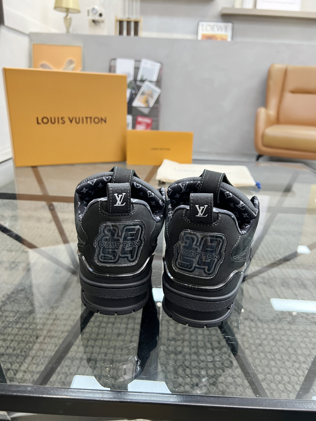  L 🔍顶级代购🇮🇹 路 炸街男神爆款运动板鞋专柜同步，鞋面意大利进口牛皮面料，高品质缤纷色彩复杂拼接工