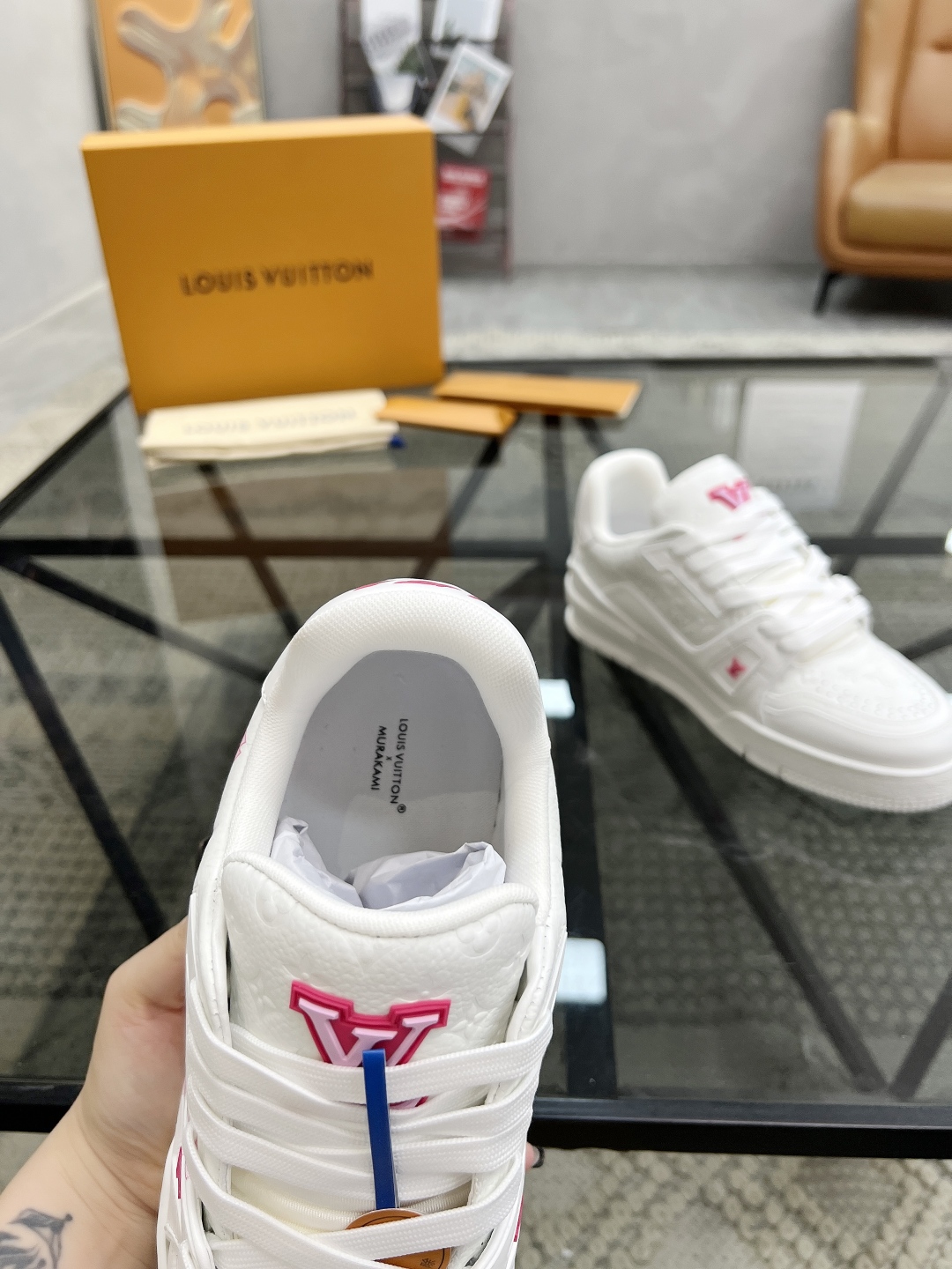  L 🔍顶级代购🇮🇹 路 炸街情侣款👫爆款运动板鞋专柜同步，鞋面意大利进口牛皮面料，高品质印花缤纷色彩复