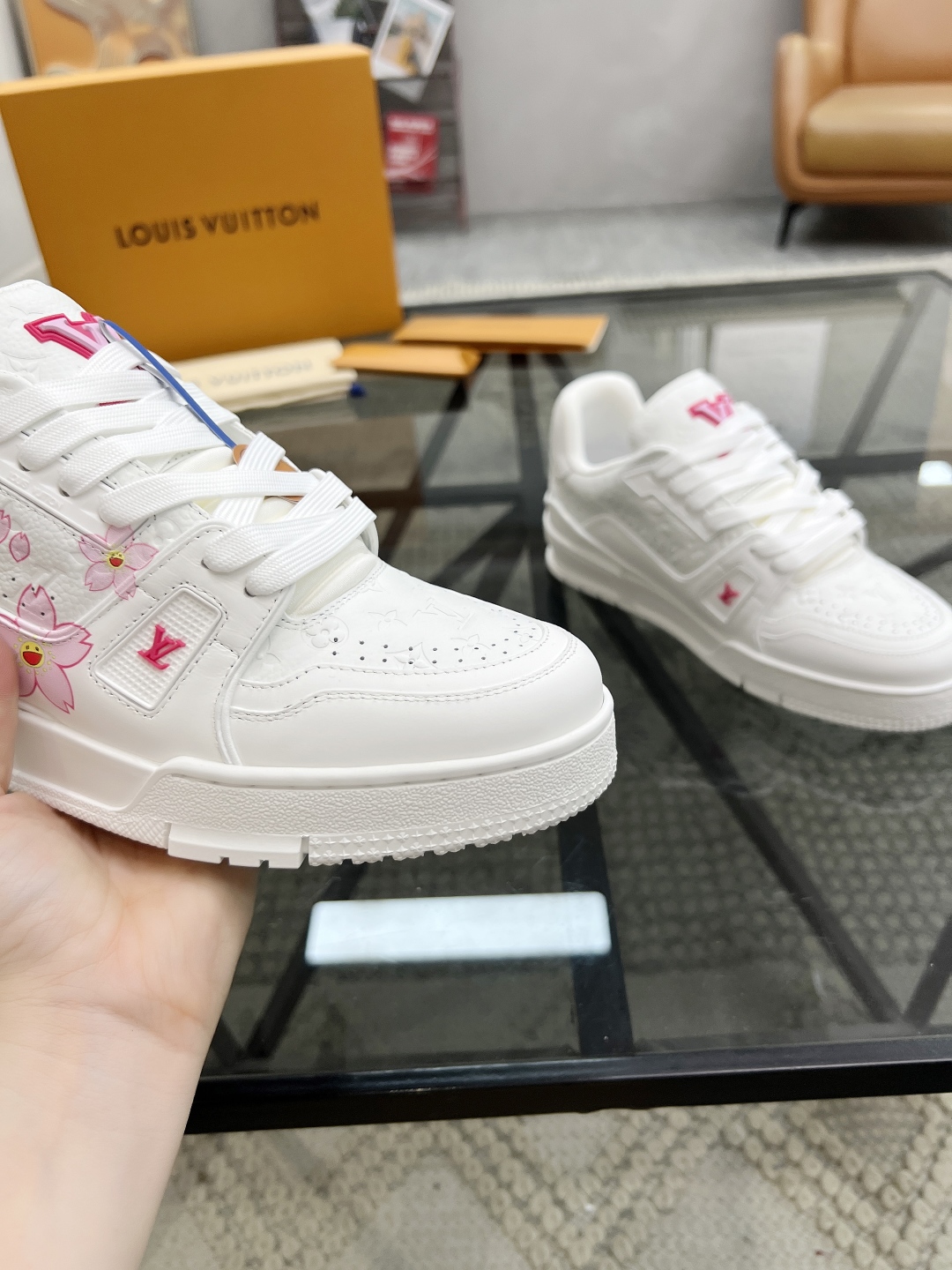  L 🔍顶级代购🇮🇹 路 炸街情侣款👫爆款运动板鞋专柜同步，鞋面意大利进口牛皮面料，高品质印花缤纷色彩复