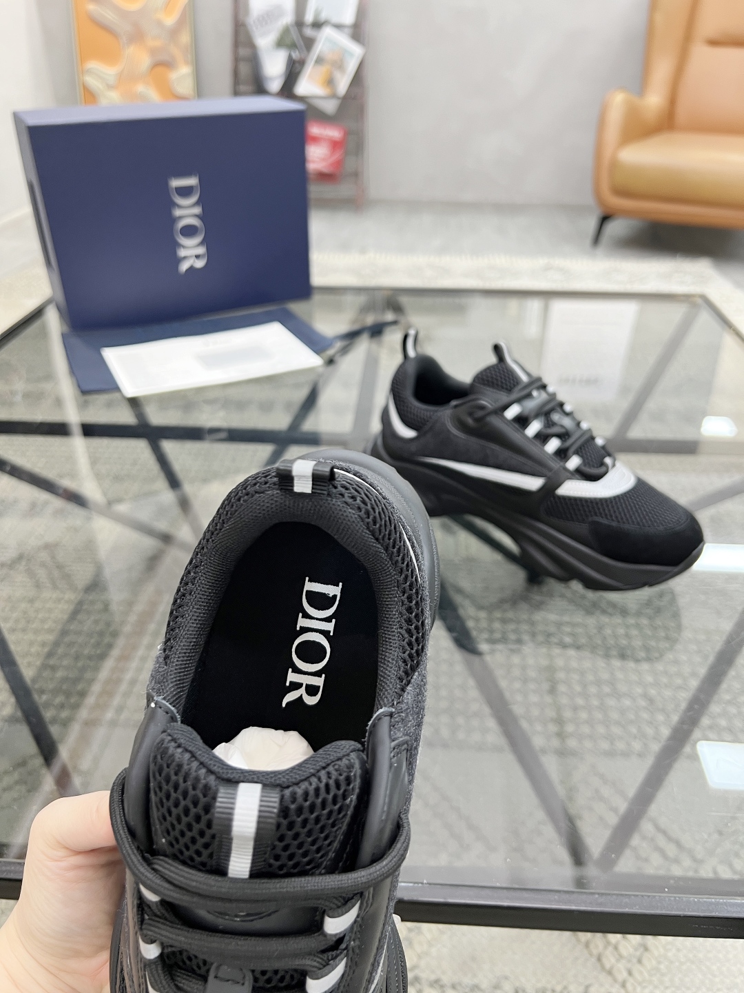  D 🔍顶级代购🇮🇹 迪 炸街爆款男士运动板鞋专柜同步，鞋面意大利进口牛皮搭配透气网布，高难度复杂工艺品
