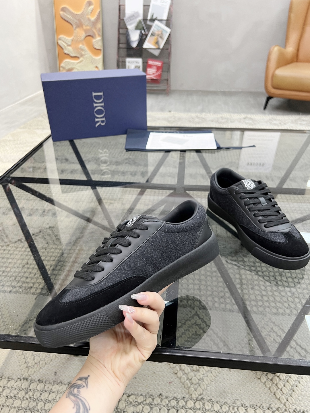  D 🔍顶级代购🇮🇹 迪 炸街男神爆款超人气板鞋新品专柜同步，鞋面意大利原版进口牛皮搭配标志布面料，标志