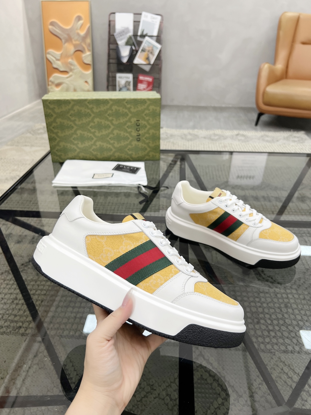  G 🔍顶级代购🇮🇹 古 炸街男神新品来袭，超人气爆款专柜新款，原厂配置意大利进口牛皮搭配印花布面料，高