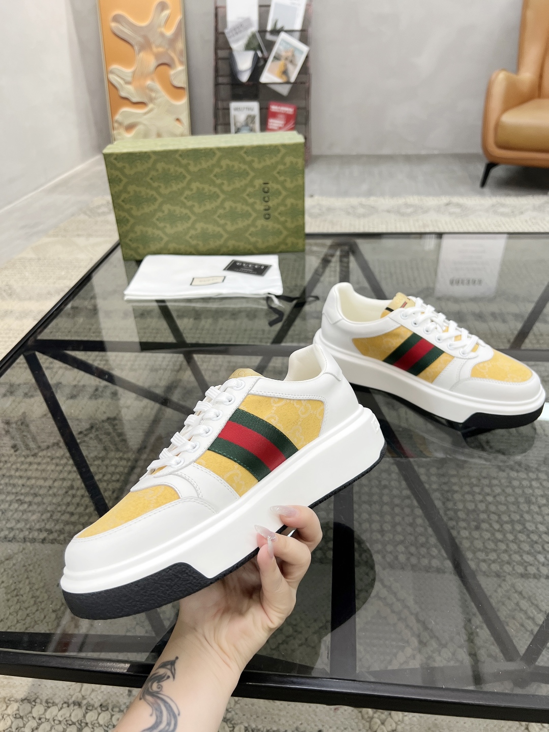  G 🔍顶级代购🇮🇹 古 炸街男神新品来袭，超人气爆款专柜新款，原厂配置意大利进口牛皮搭配印花布面料，高