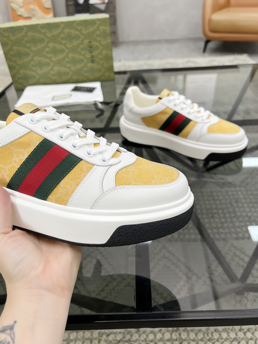  G 🔍顶级代购🇮🇹 古 炸街男神新品来袭，超人气爆款专柜新款，原厂配置意大利进口牛皮搭配印花布面料，高