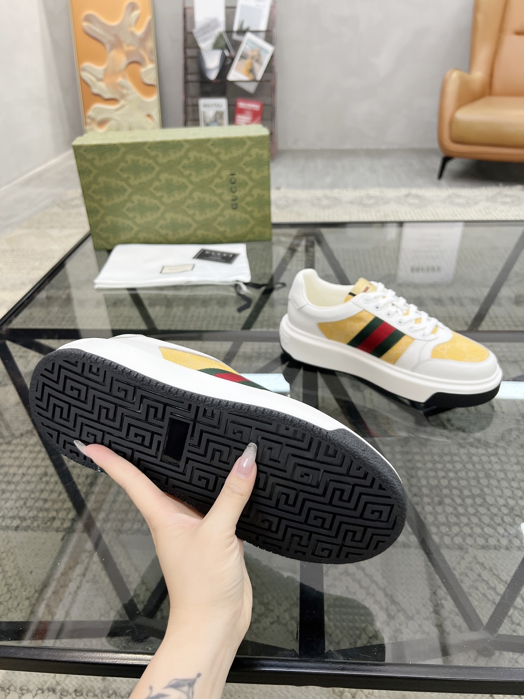 G 🔍顶级代购🇮🇹 古 炸街男神新品来袭，超人气爆款专柜新款，原厂配置意大利进口牛皮搭配印花布面料，高