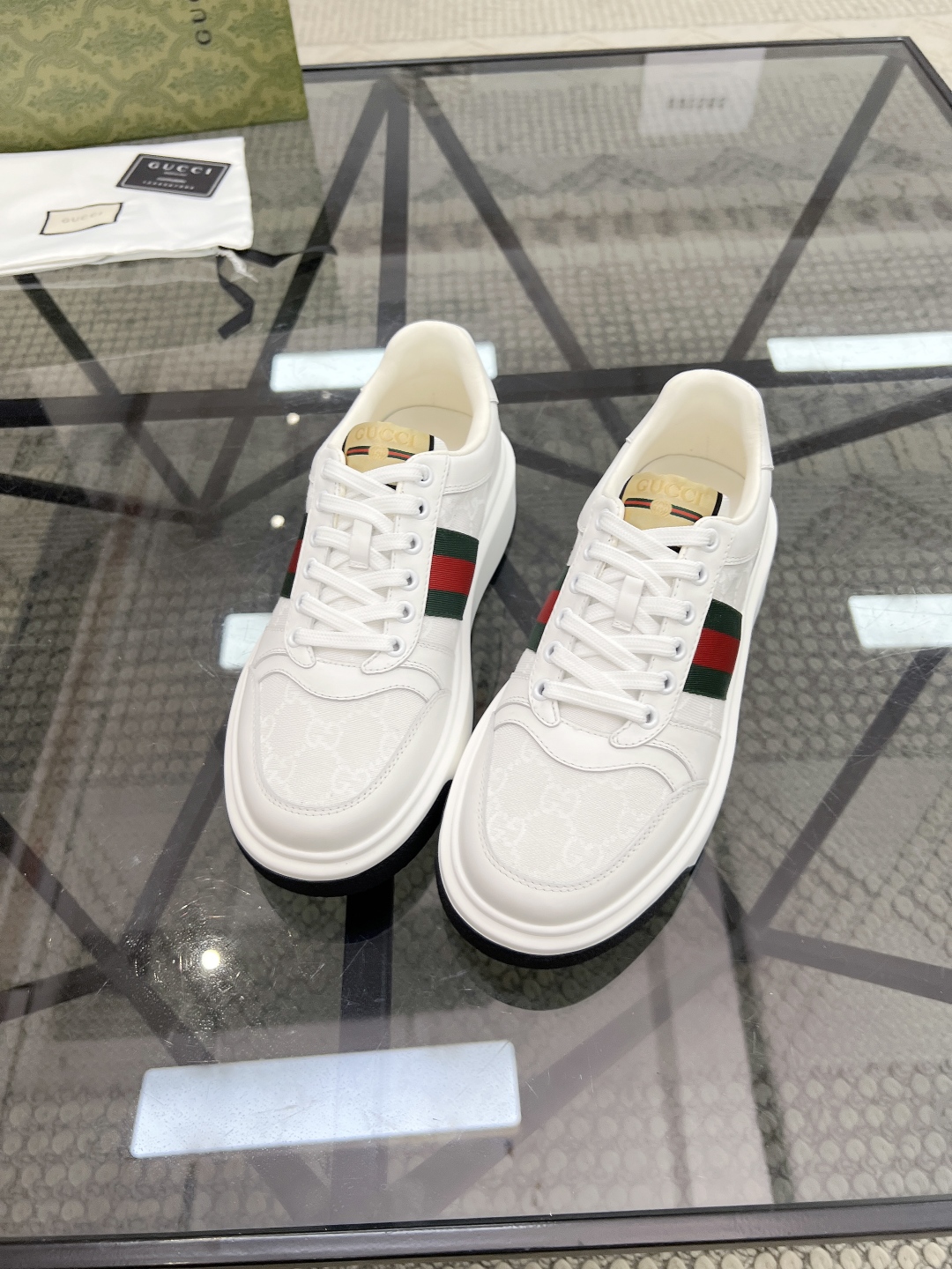  G 🔍顶级代购🇮🇹 古 炸街男神新品来袭，超人气爆款专柜新款，原厂配置意大利进口牛皮搭配印花布面料，高
