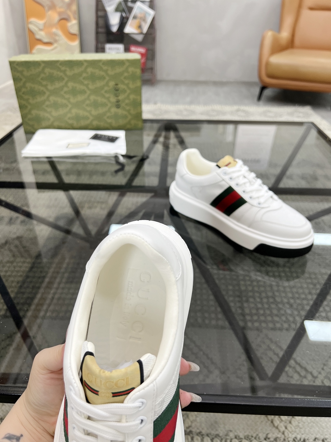  G 🔍顶级代购🇮🇹 古 炸街男神新品来袭，超人气爆款专柜新款，原厂配置意大利进口牛皮搭配印花布面料，高