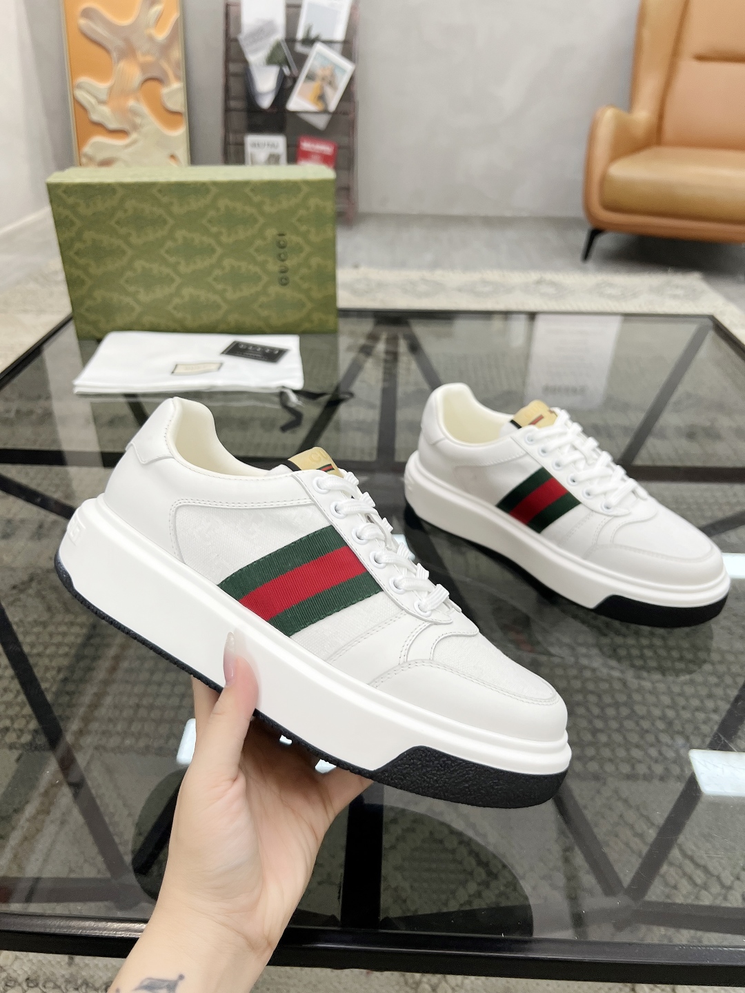  G 🔍顶级代购🇮🇹 古 炸街男神新品来袭，超人气爆款专柜新款，原厂配置意大利进口牛皮搭配印花布面料，高