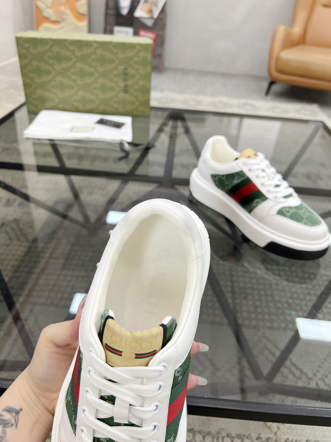  G 🔍顶级代购🇮🇹 古 炸街男神新品来袭，超人气爆款专柜新款，原厂配置意大利进口牛皮搭配印花布面料，高