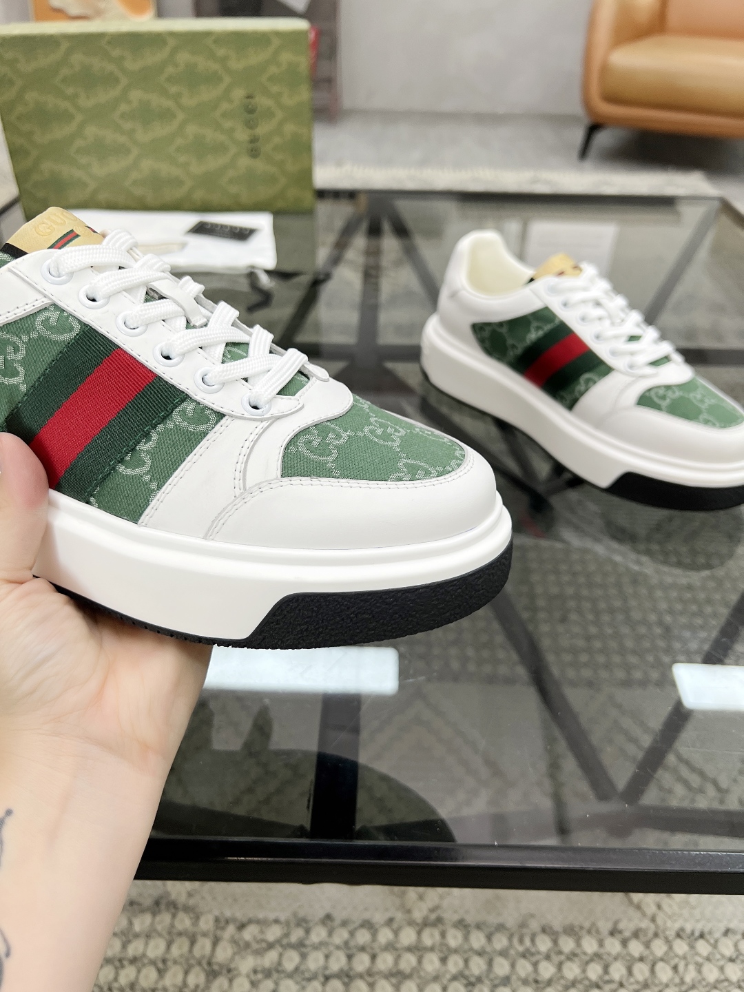  G 🔍顶级代购🇮🇹 古 炸街男神新品来袭，超人气爆款专柜新款，原厂配置意大利进口牛皮搭配印花布面料，高
