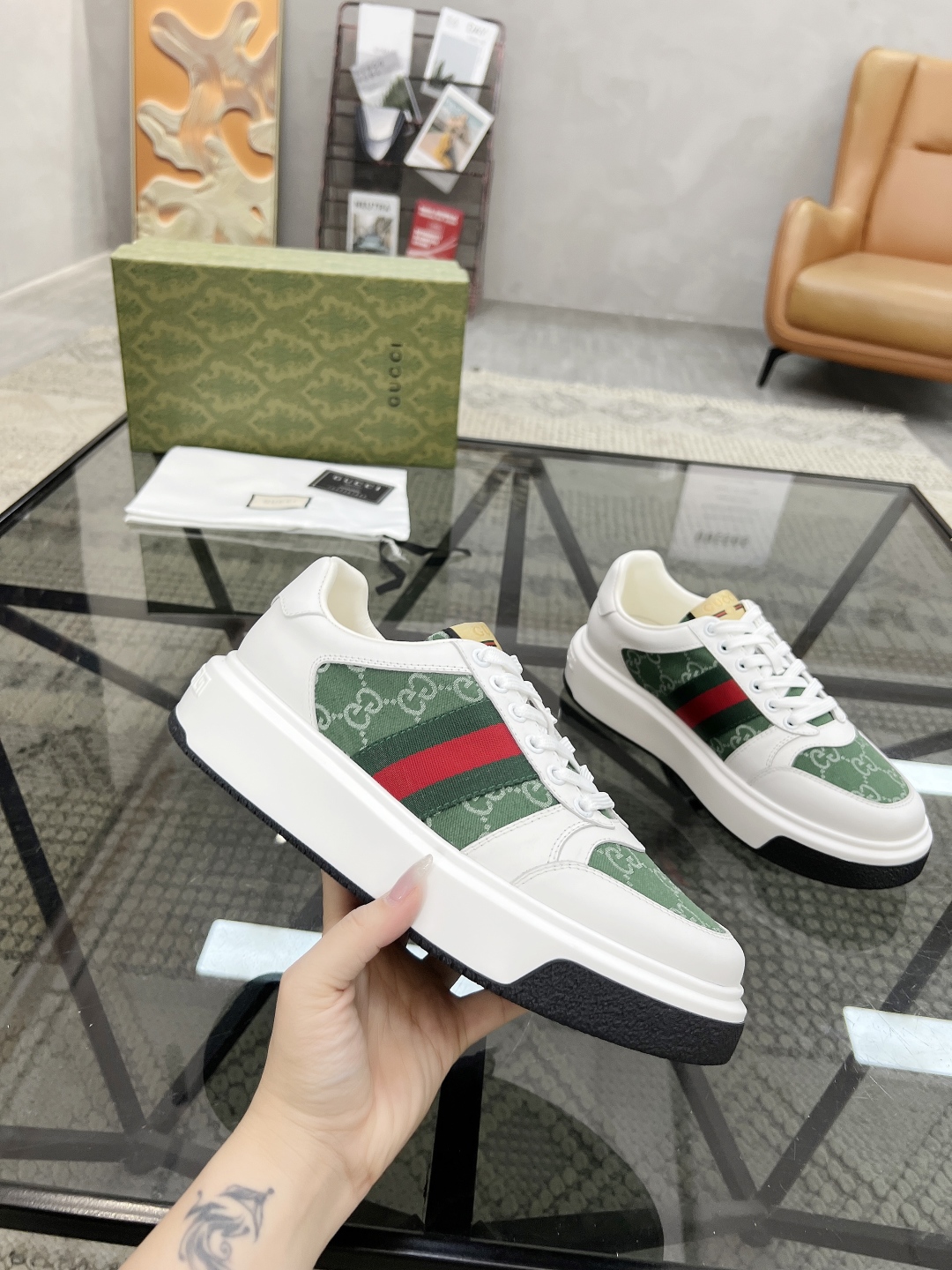  G 🔍顶级代购🇮🇹 古 炸街男神新品来袭，超人气爆款专柜新款，原厂配置意大利进口牛皮搭配印花布面料，高