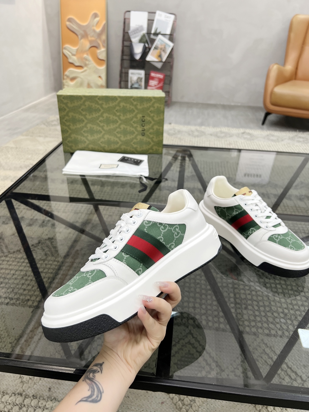  G 🔍顶级代购🇮🇹 古 炸街男神新品来袭，超人气爆款专柜新款，原厂配置意大利进口牛皮搭配印花布面料，高