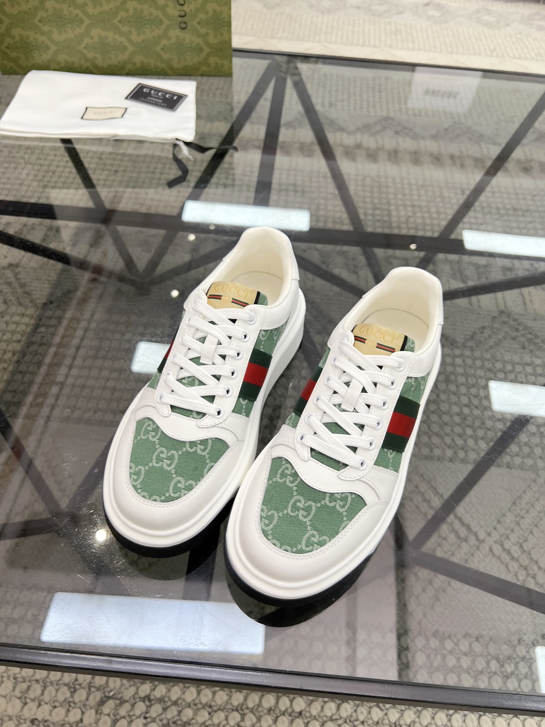  G 🔍顶级代购🇮🇹 古 炸街男神新品来袭，超人气爆款专柜新款，原厂配置意大利进口牛皮搭配印花布面料，高