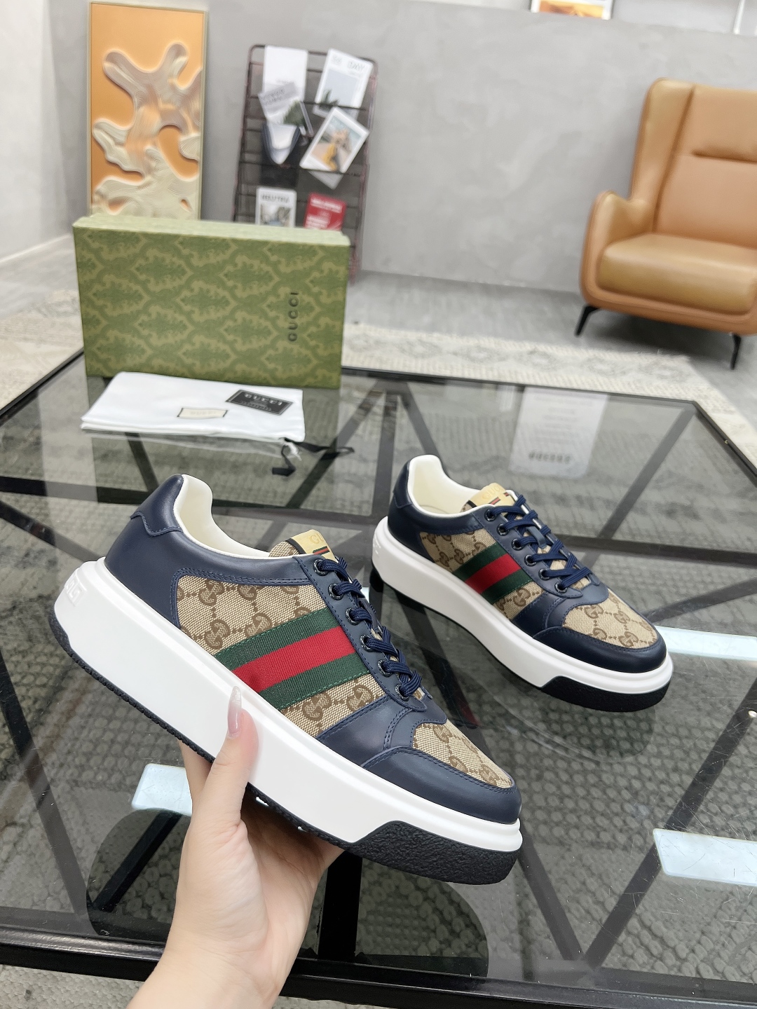  G 🔍顶级代购🇮🇹 古 炸街男神新品来袭，超人气爆款专柜新款，原厂配置意大利进口牛皮搭配印花布面料，高