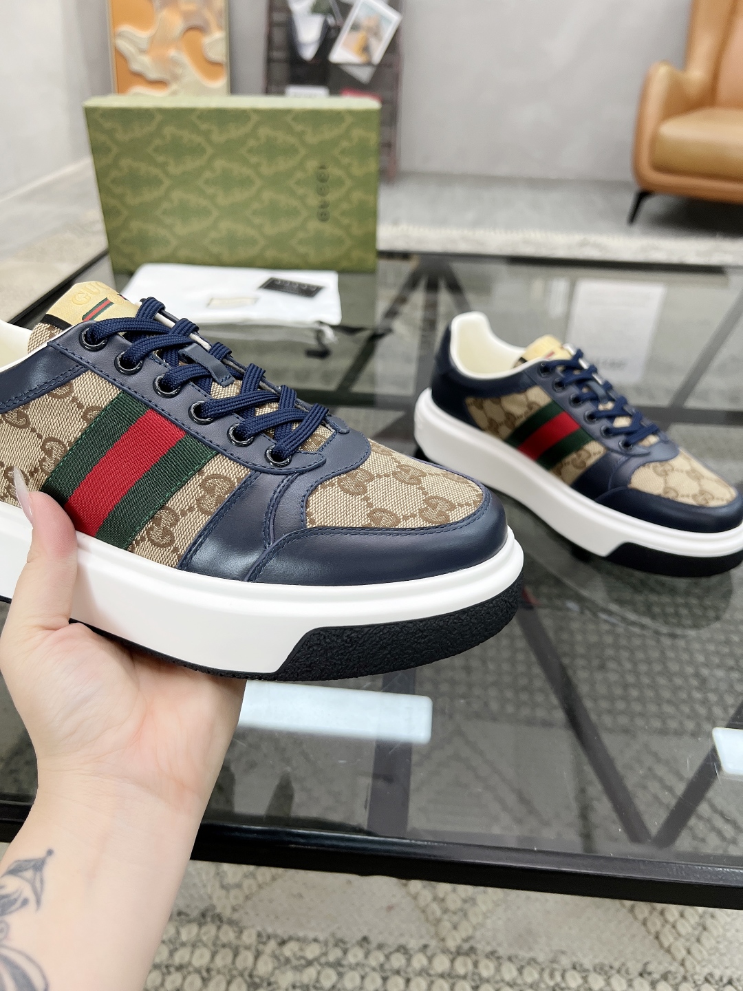  G 🔍顶级代购🇮🇹 古 炸街男神新品来袭，超人气爆款专柜新款，原厂配置意大利进口牛皮搭配印花布面料，高
