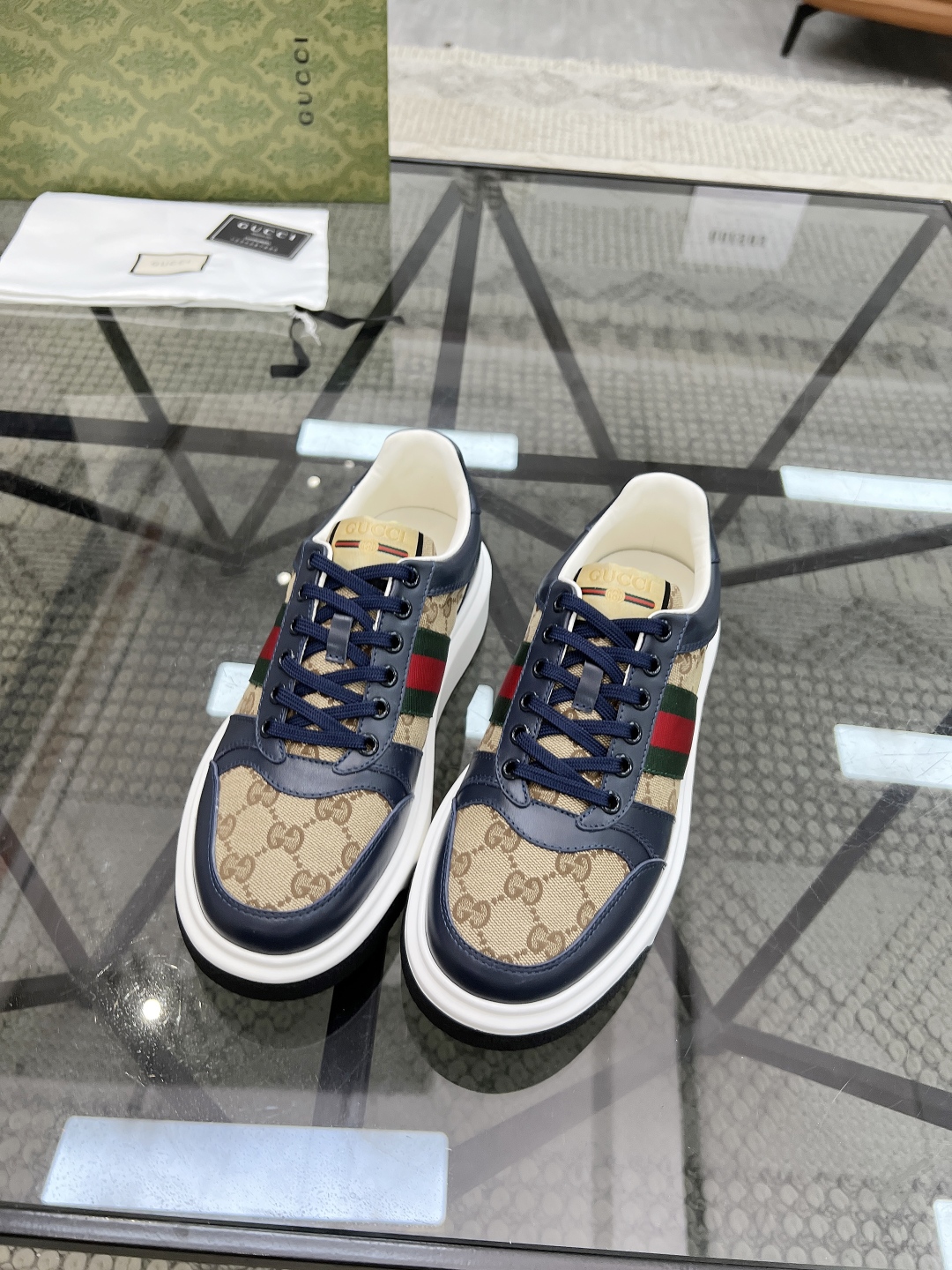  G 🔍顶级代购🇮🇹 古 炸街男神新品来袭，超人气爆款专柜新款，原厂配置意大利进口牛皮搭配印花布面料，高