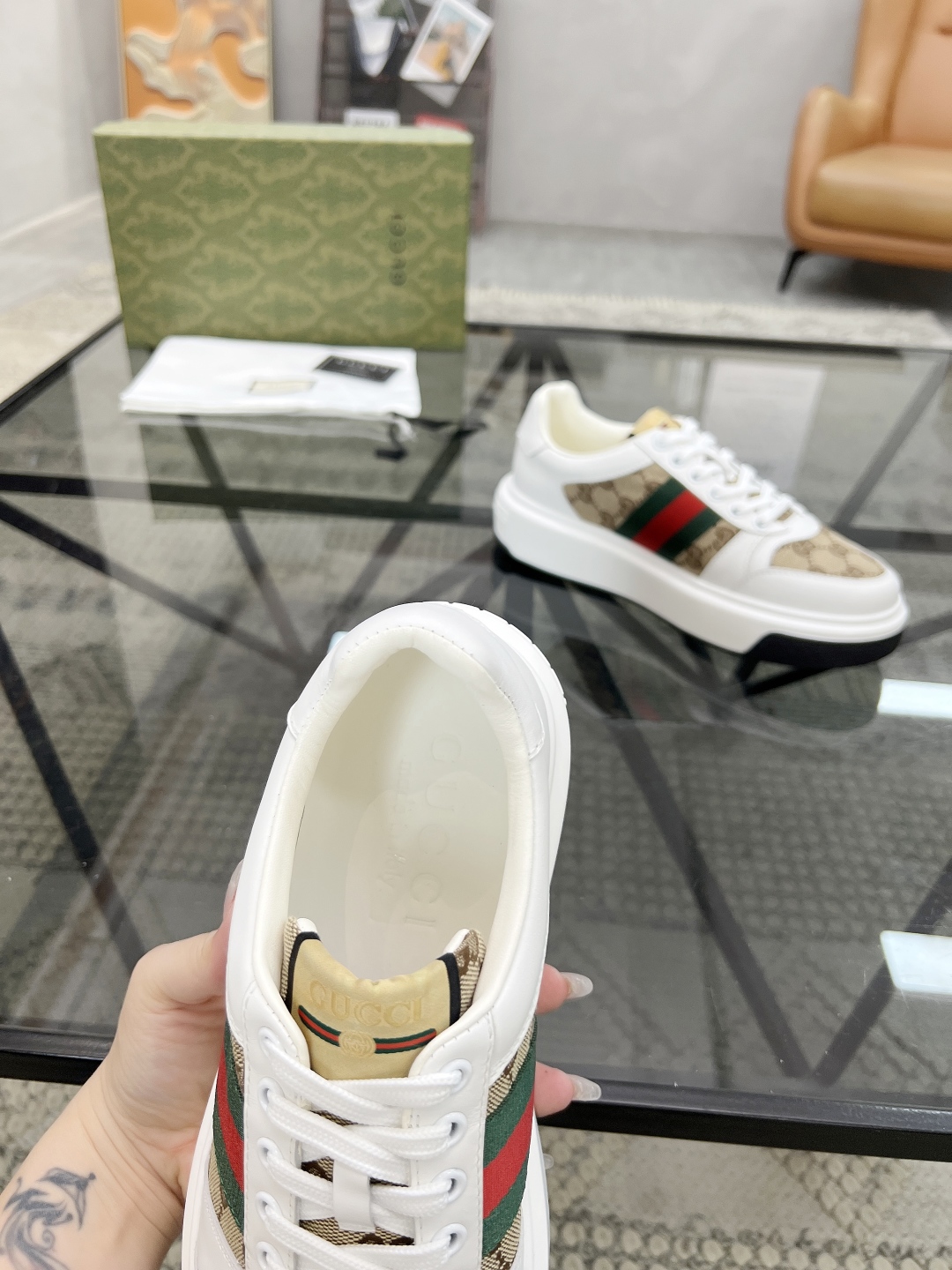  G 🔍顶级代购🇮🇹 古 炸街男神新品来袭，超人气爆款专柜新款，原厂配置意大利进口牛皮搭配印花布面料，高