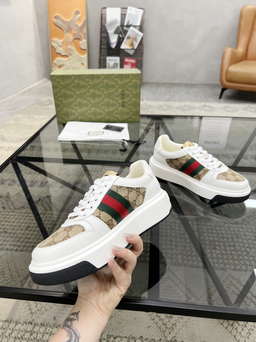  G 🔍顶级代购🇮🇹 古 炸街男神新品来袭，超人气爆款专柜新款，原厂配置意大利进口牛皮搭配印花布面料，高