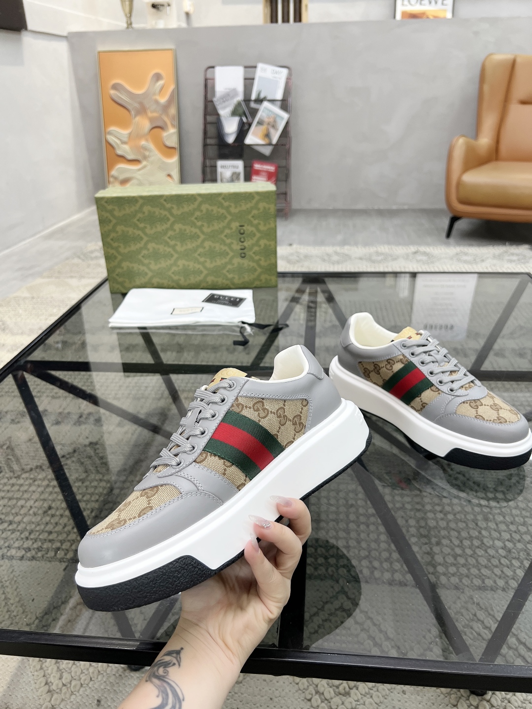  G 🔍顶级代购🇮🇹 古 炸街男神新品来袭，超人气爆款专柜新款，原厂配置意大利进口牛皮搭配印花布面料，高