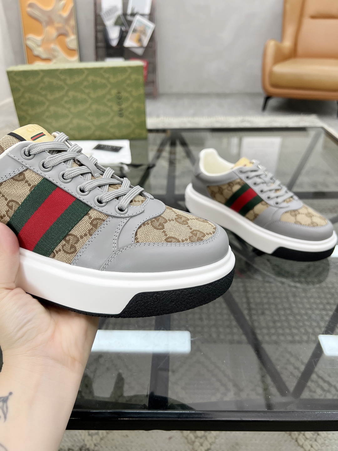  G 🔍顶级代购🇮🇹 古 炸街男神新品来袭，超人气爆款专柜新款，原厂配置意大利进口牛皮搭配印花布面料，高