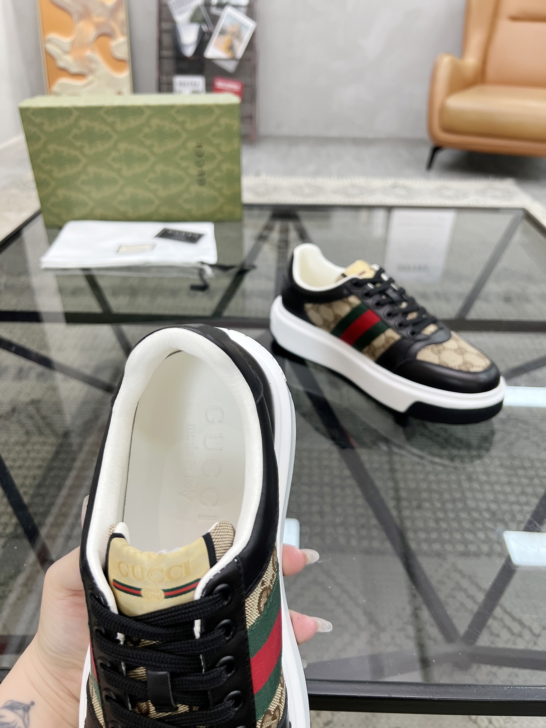  G 🔍顶级代购🇮🇹 古 炸街男神新品来袭，超人气爆款专柜新款，原厂配置意大利进口牛皮搭配印花布面料，高
