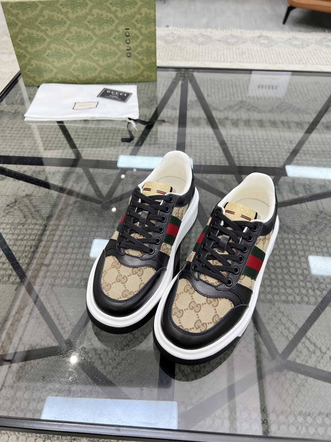  G 🔍顶级代购🇮🇹 古 炸街男神新品来袭，超人气爆款专柜新款，原厂配置意大利进口牛皮搭配印花布面料，高