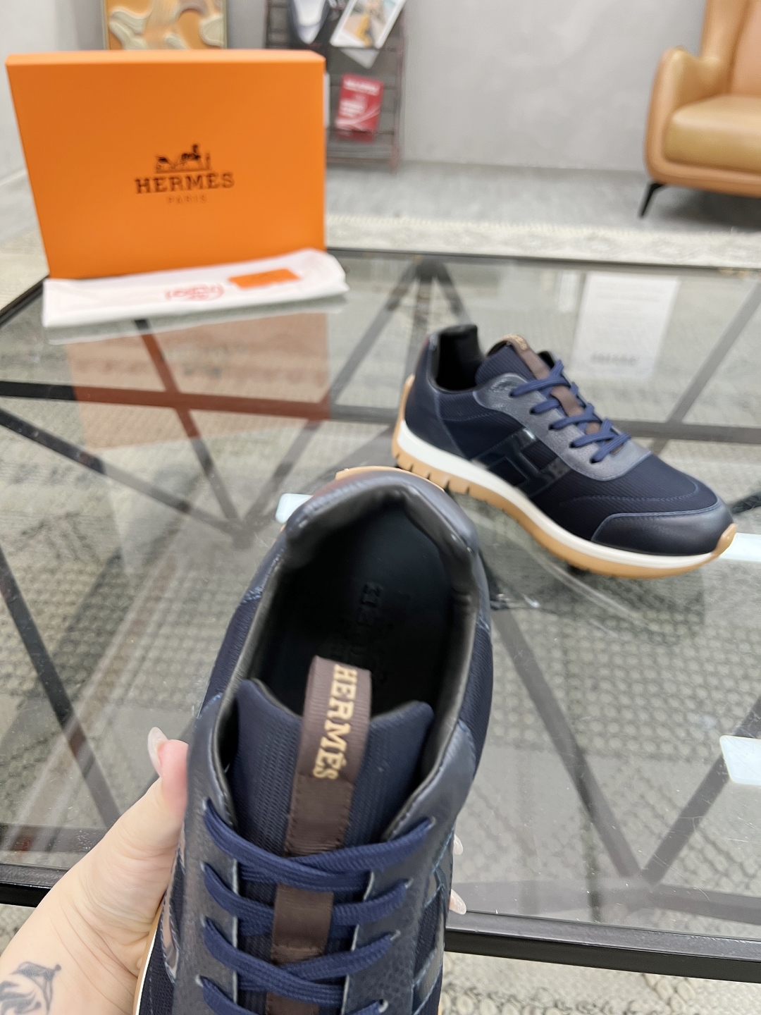  H 🔍顶级代购🇮🇹 爱 炸街男神新品来袭，超人气爆款专柜新款，原厂配置意大利进口牛皮搭配网布面料，高品
