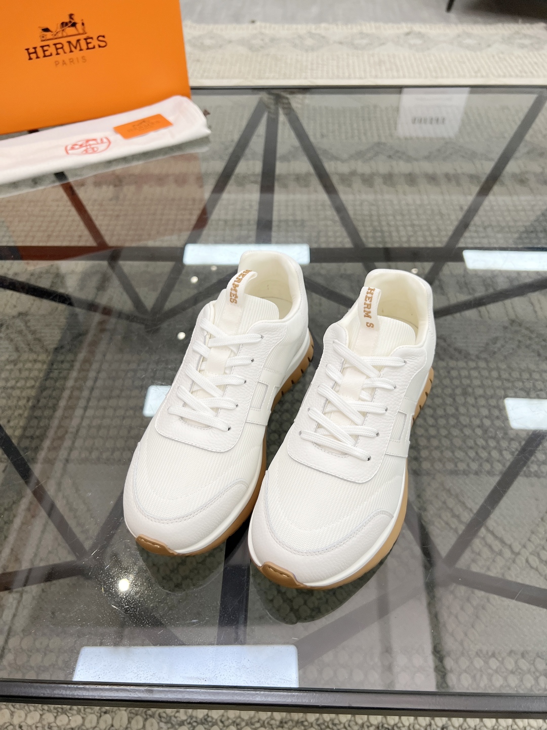  H 🔍顶级代购🇮🇹 爱 炸街男神新品来袭，超人气爆款专柜新款，原厂配置意大利进口牛皮搭配网布面料，高品