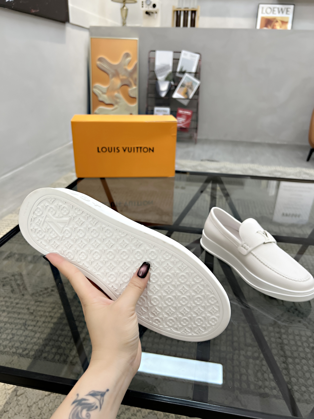  L 🔍顶级代购🇮🇹 路 炸街男神套脚休闲鞋新品来袭，专柜同步发售原厂配置，意大利进口原版牛皮面料，透气