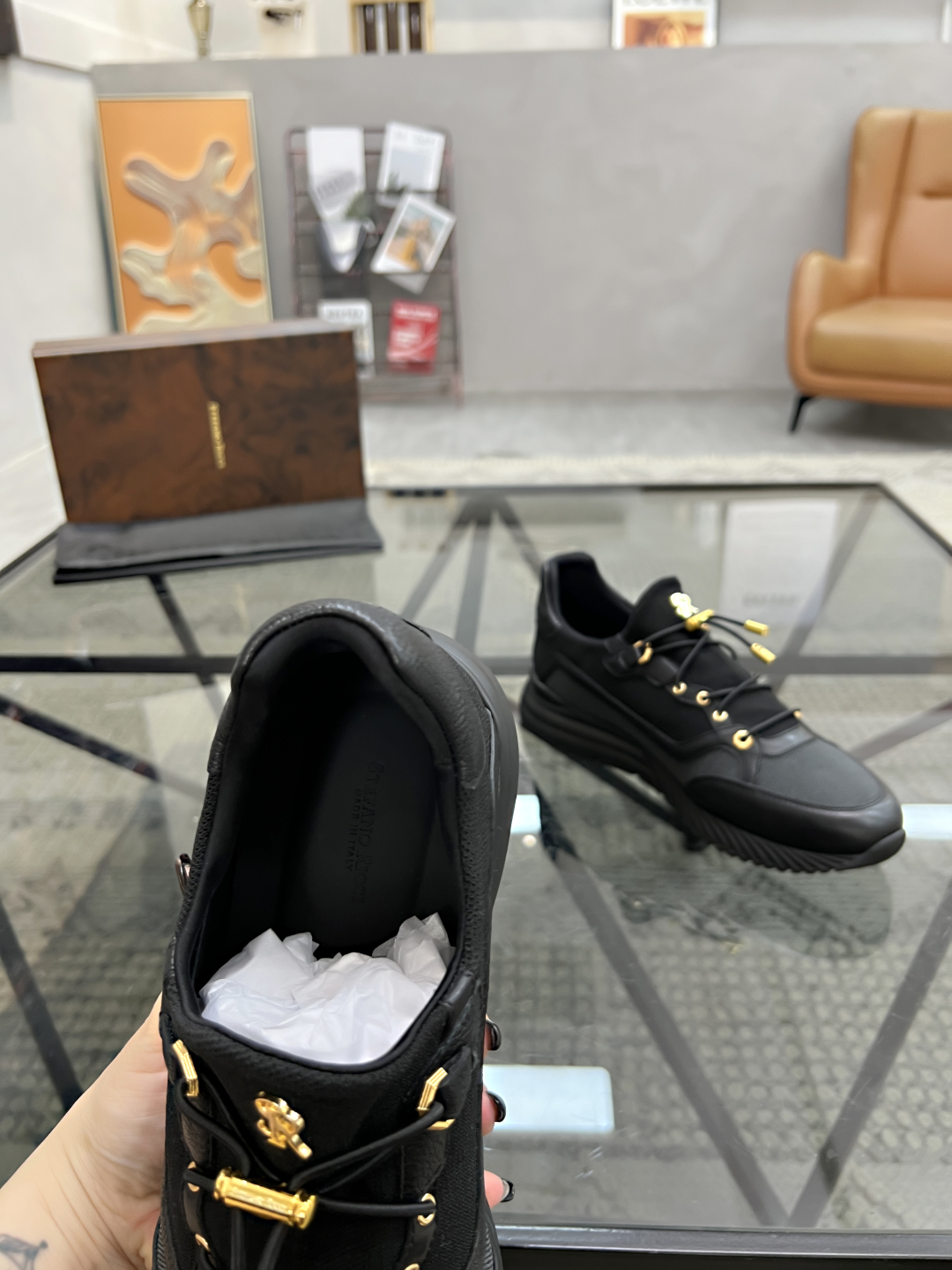  S 🔍顶级代购🇮🇹 史 炸街男神休闲运动鞋爆款专柜新品同步，鞋面意大利进口牛皮搭配网布面料，经典大方版