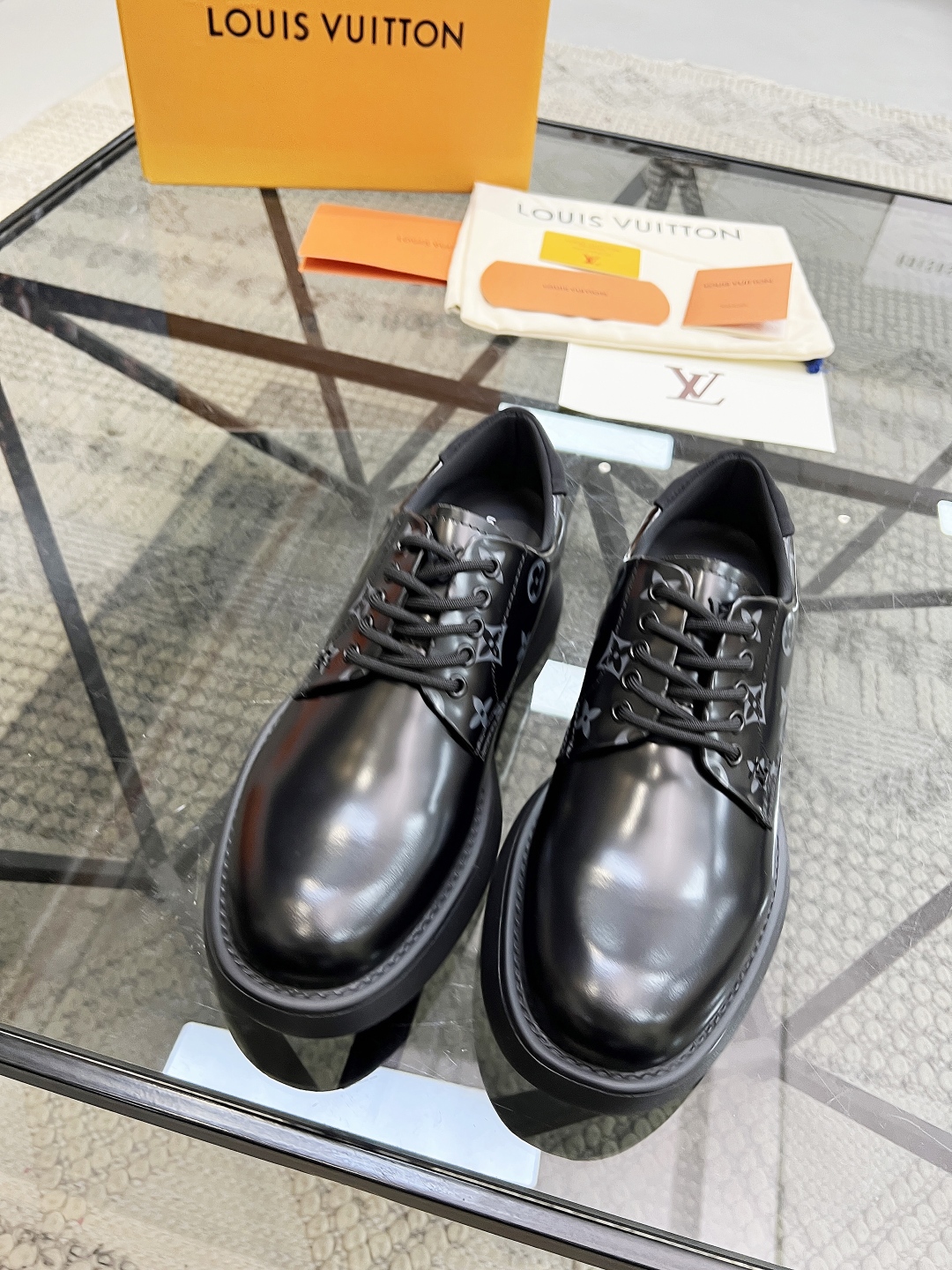  L 🔍顶级代购🇮🇹 路 炸街男神增高皮鞋新品来袭专柜同步发售原厂配置，意大利进口牛皮面料，高品质印花拼